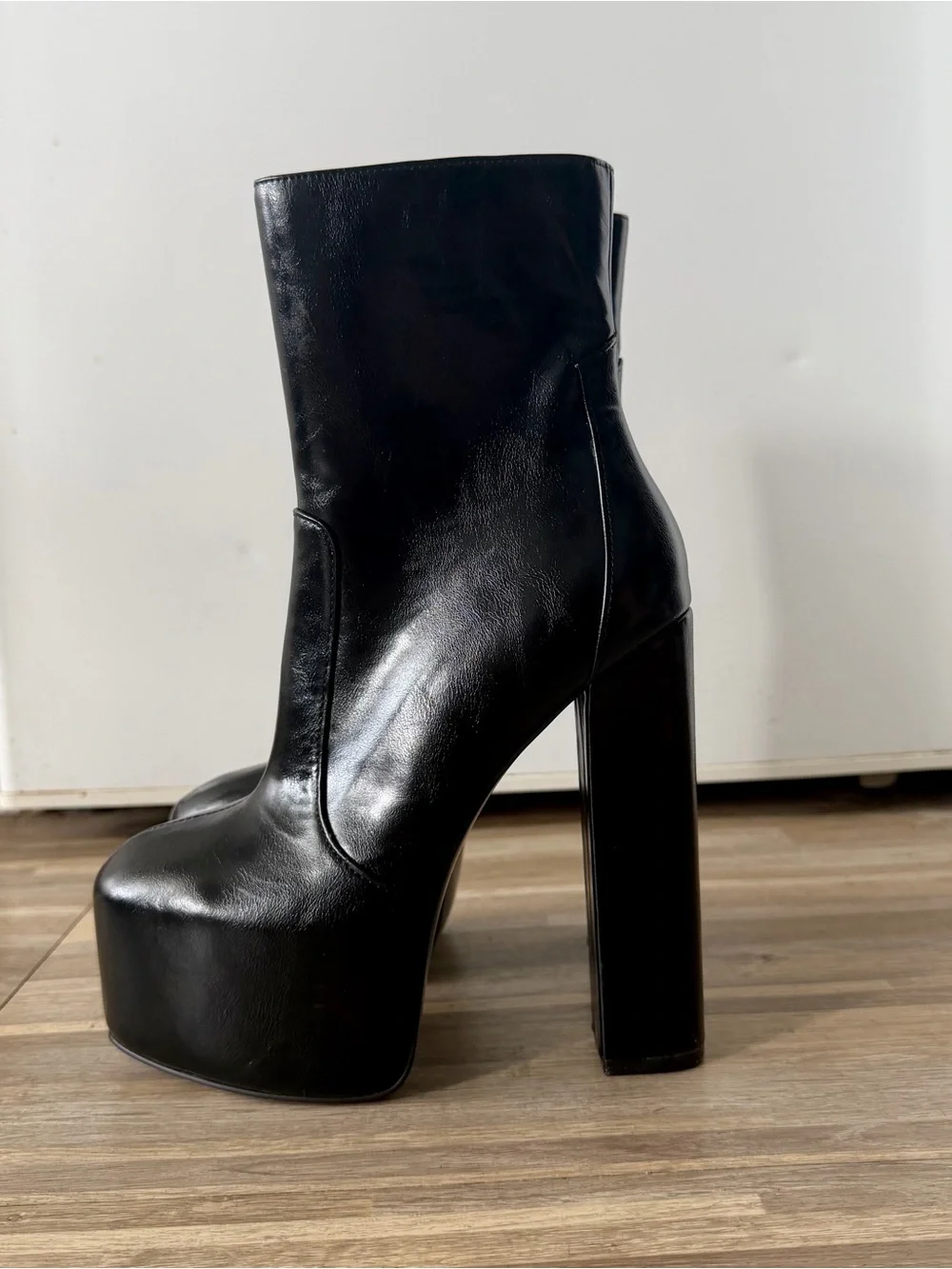Steve Madden Black Leather Platform Chunky Heel Ankle Boots, women’s size 6